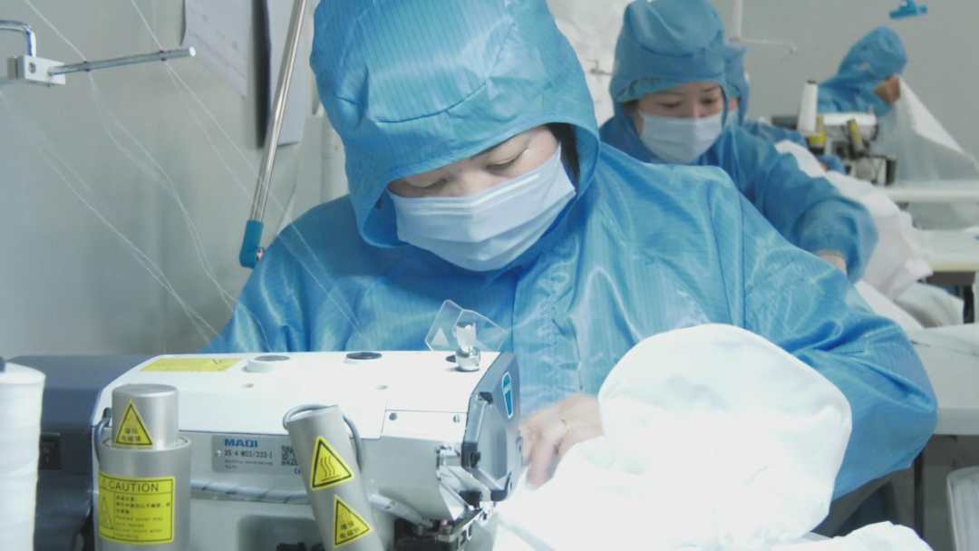 长汀一企业生产3万件防护服驰援意大利